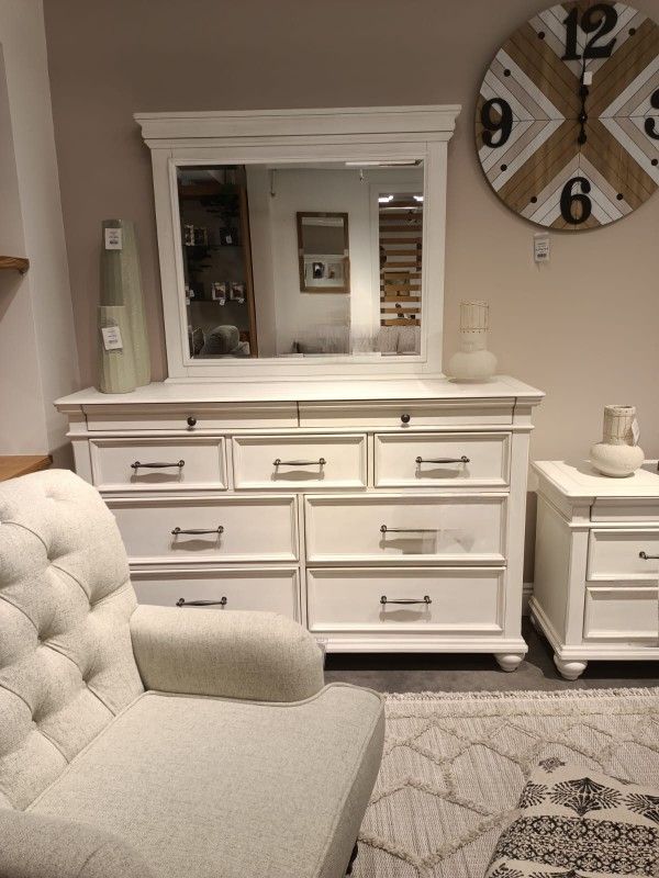 Kanwyn Whitewash King Storage Panel Bed And Dresser