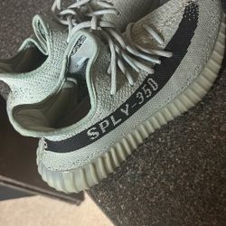Used Yeezys Women Size 7 1/2