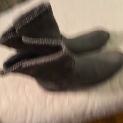 Half Boots Size7 Half Gray In Color 