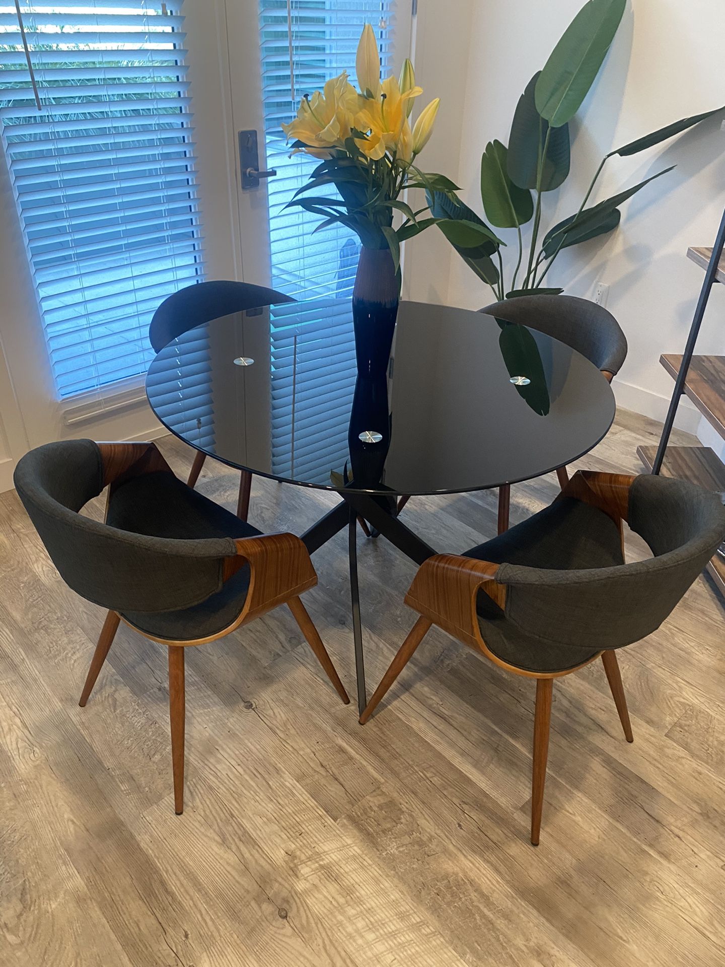 Stanback Dining Table like new!