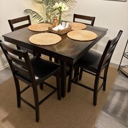 Dinning Table And Chairs 