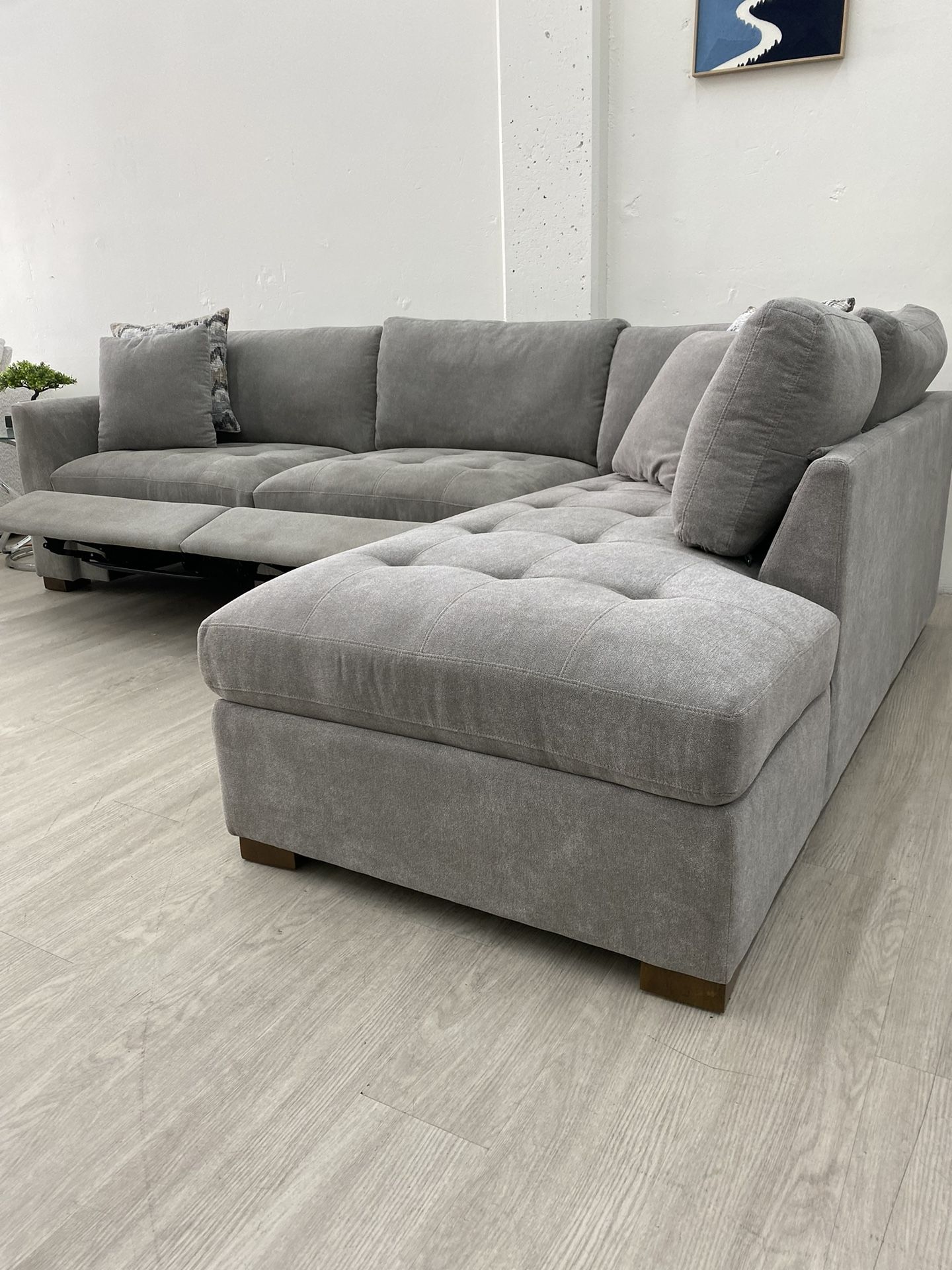 Thomasville Miles Fabric Sectional Couch with Power Footrest