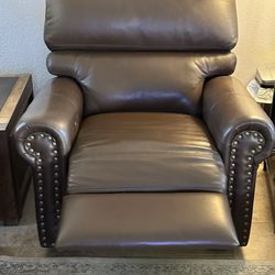 "Beautiful Power Leather Recliner - Excellent Condition!", "Comfortable Brown Leather Recliner for Sale", "Luxury Leather - From Arizona Leather