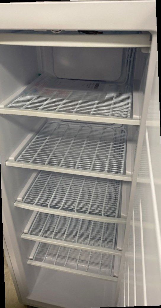 Thomson TFRF690 stand up deep freezer J9U for Sale in Westminster, CA