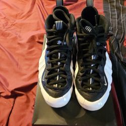Nike  Foamposite Size 10 And A Half White And Black