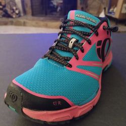 (Size 8) Like New, Women's Pearl Izumi Kissaki 2.0 women's running shoes.
Worn a couple of times, practically like new. Prices in stores and online ra