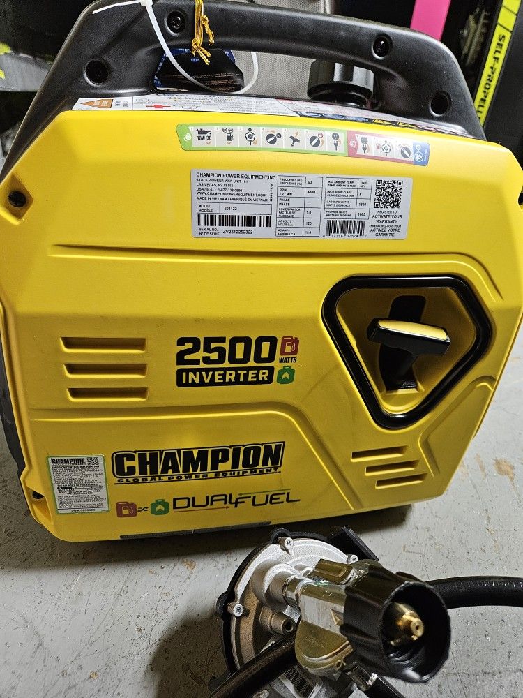 CHAMPION 2500 WATTS DUAL POWER GASOLINE OR PROPANE NEW