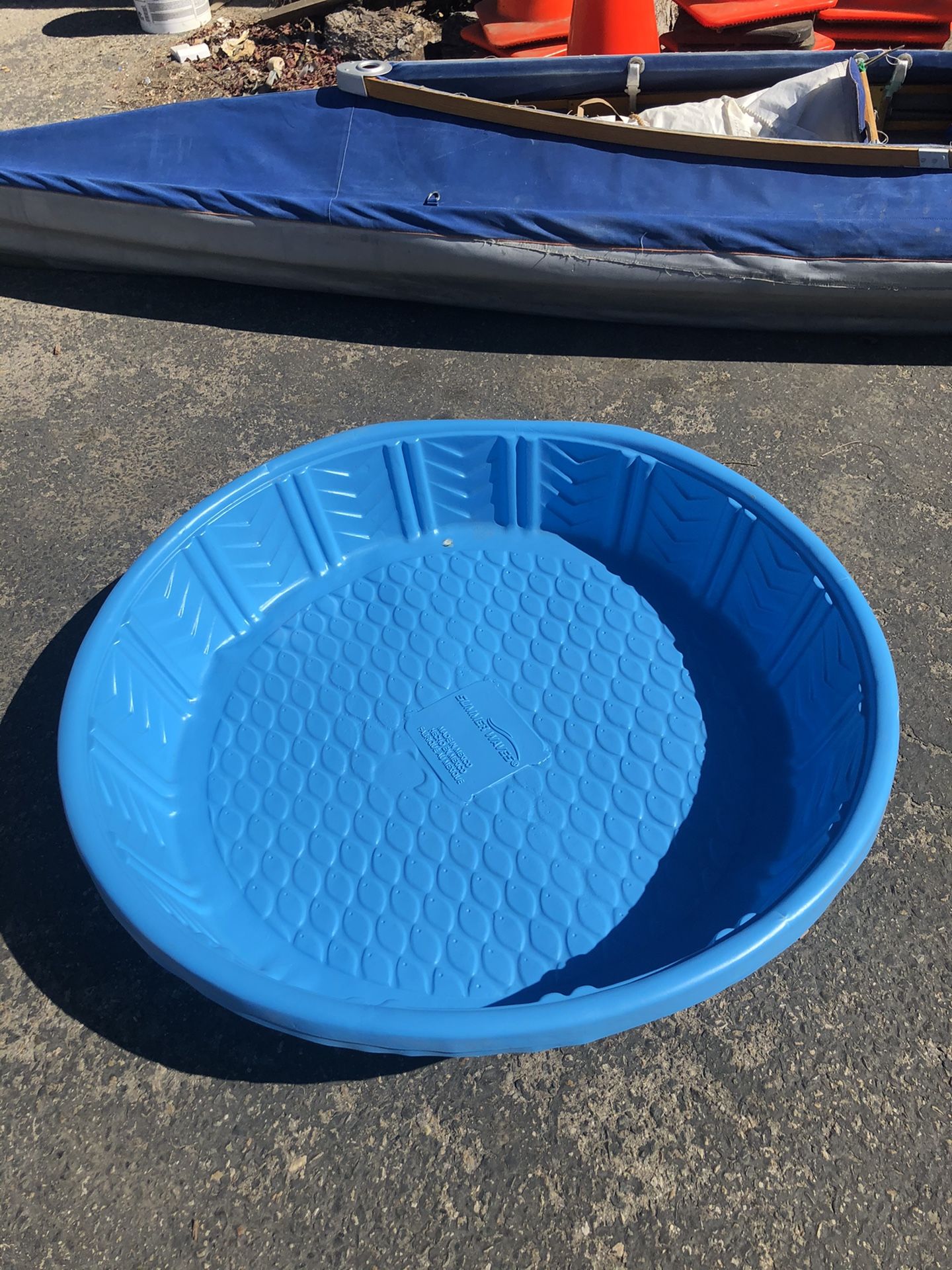 1 plastic pool