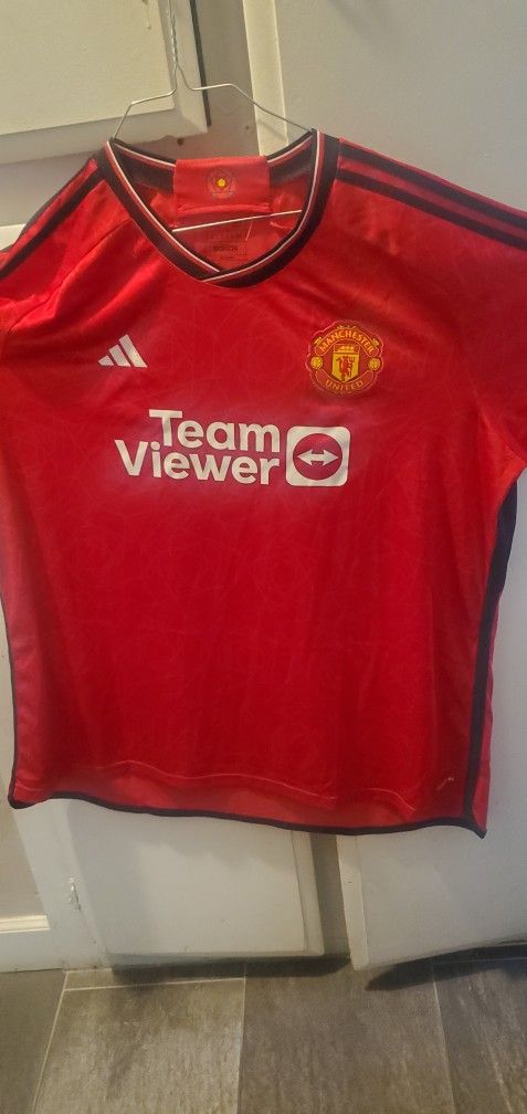 New Adidas ManUnited Jersey Size 3XL But Fit On 2XL