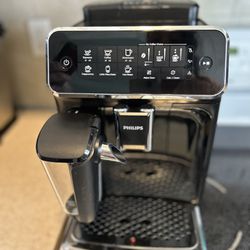 Philips 3200 Series Fully Automatic Espresso Machine LatteGo Black
