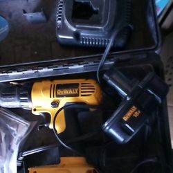 DeWalt Cordless Drill With Case Battery And Charger