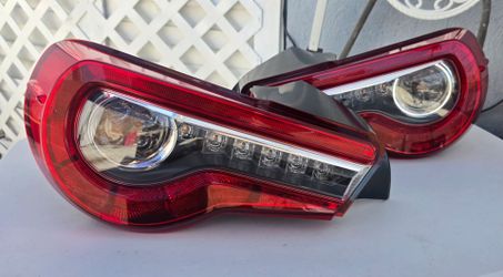 FRS/BRZ/86 OEM tail lights