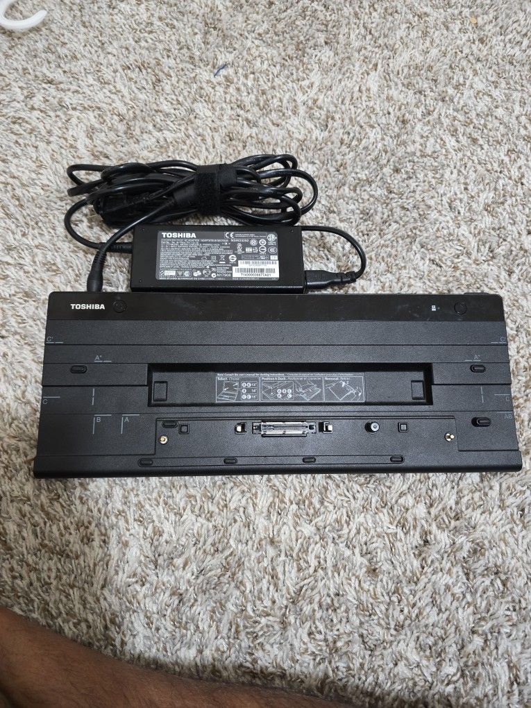 Toshiba Docking Station Model PA5116U-1PRP