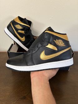 Jordan 1 Mid ‘Black Metallic Gold’