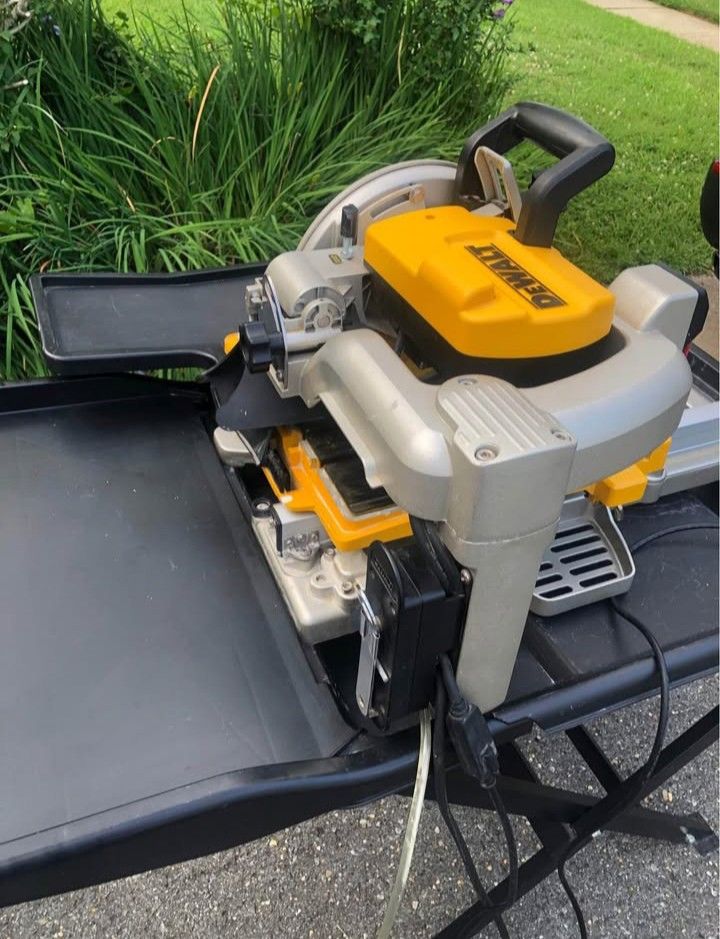 DEWALT_WET_TILE_SAW