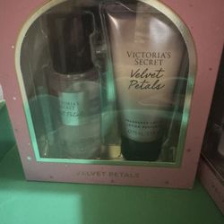 Victoria’s Secret Mini Gift Set: Velvet Petals