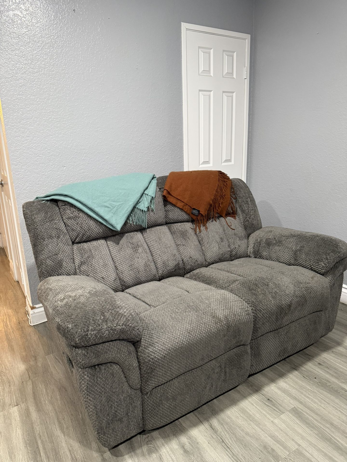 SOFÁ RECLINABLE