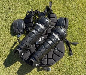 CHAMPRO CP9165B CHEST PROTECTOR AND RAWLINGS B67 17" SHIN GUARDS
