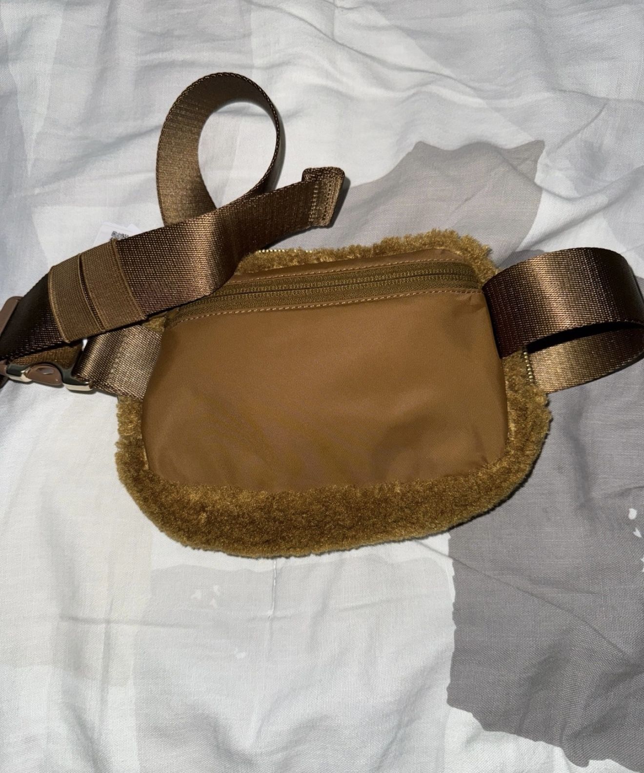 NWT Lululemon Sherpa Everywhere Belt Bag NWT Lululemon Sherpa Everywhere Belt Bag