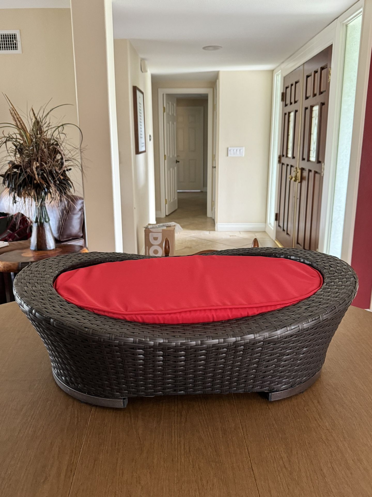 Beautiful Luxury Rattan/Wicker Pet Bed Medium/Large. Designed In California. Shipping Avail.
