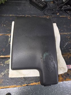Jaguar F-Pace, XF, XE Center Armrest Black