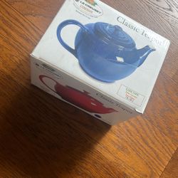 $34 New Classic Teapot Le Creuset Blue stoneware Party TEA Hot beverage collectible microwave to table durable kitchen patio garden entertaining