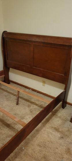 Sleigh bed Queen