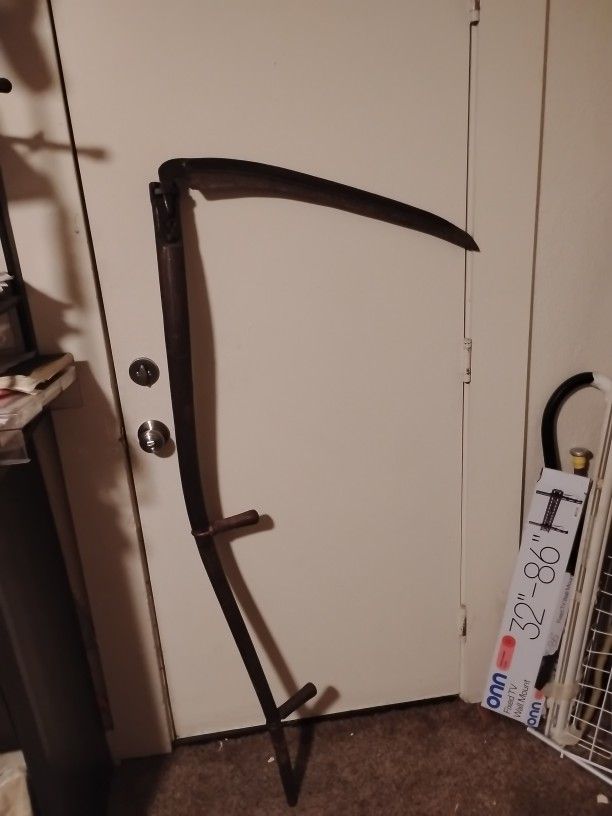 Perfect For Halloween!! Antique Sythe.