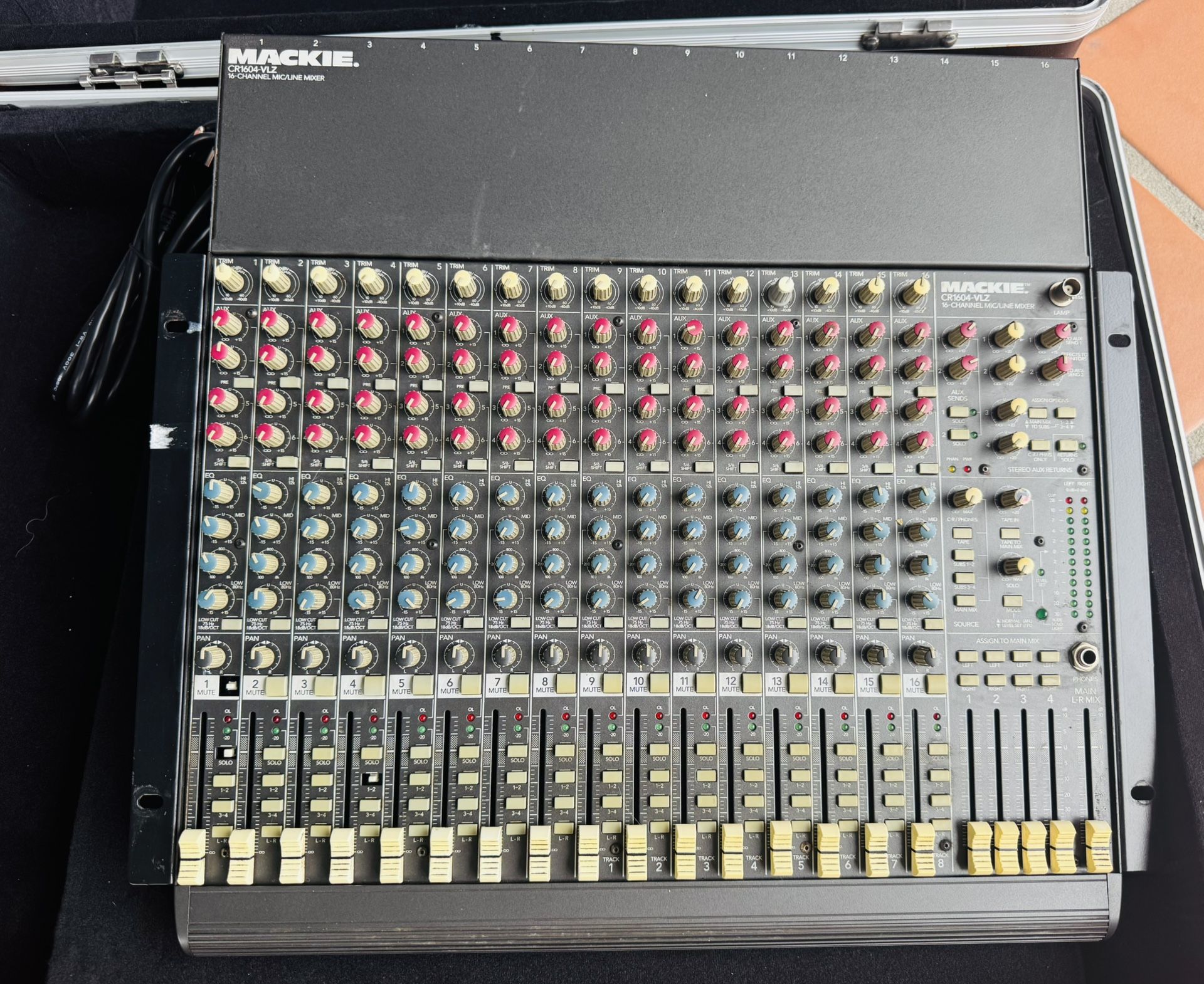 Mackie 16 channel Mixer With Gator Hard Case