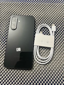 Samsung Galaxy A36 5G 256GB Unlocked(cash only/pick up only)read description