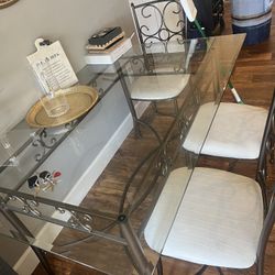 Table & Chairs 