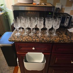 A set of 12 each crystal glasses, tall and small