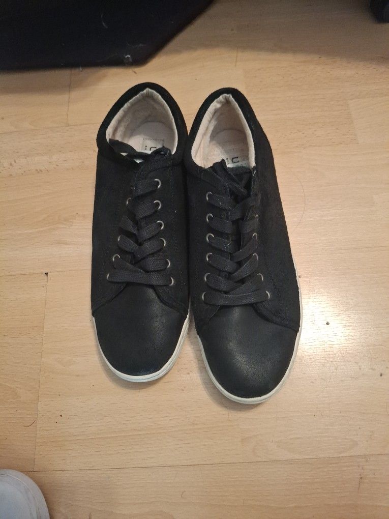 Mens UGG 10