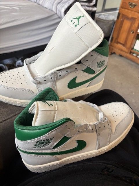 Nike Air Jordan 1 Mid Summit White