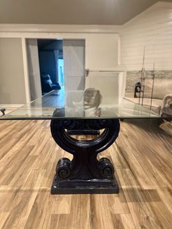 Elegant Glass Dinning Room Table