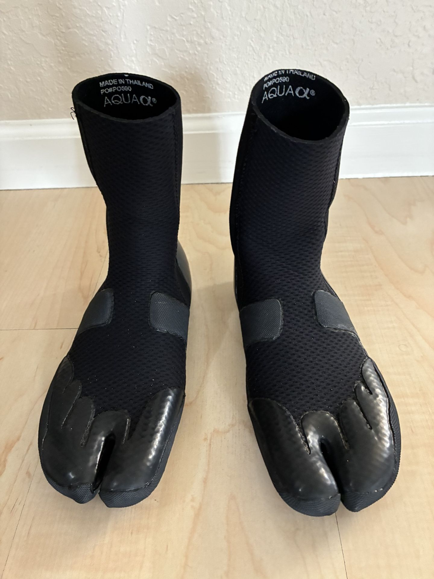 Excel Comp 3mm booties-new- mens 9