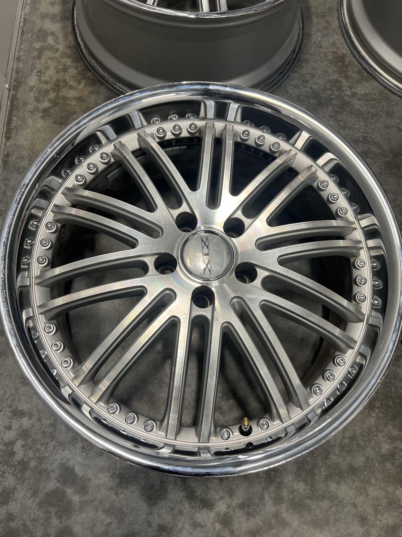 Luxury Chrome Xix Wheels with chrome lips