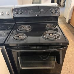 Electric Coil Range In Black Good Condition 
