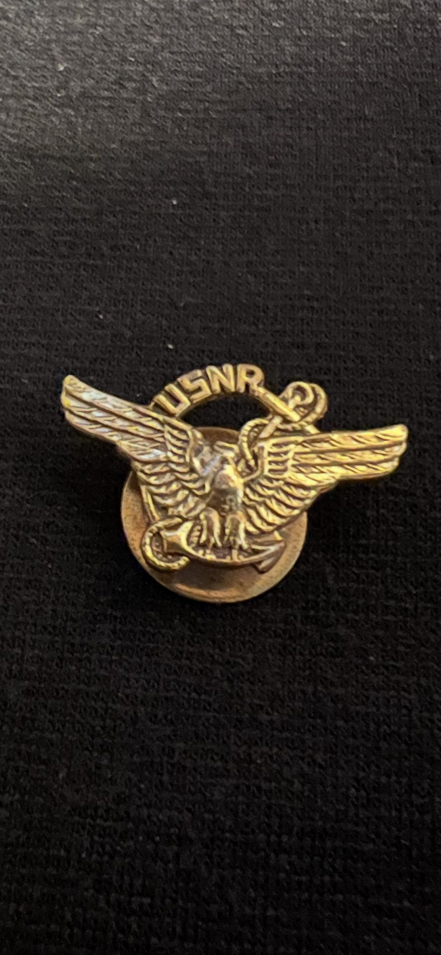 World War Il U.S.N.R. Honorable Discharge Lapel Pin Military Collectible Item.