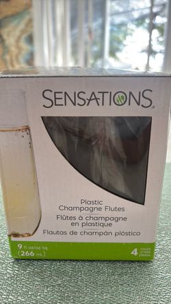 Plastic champagne flutes
