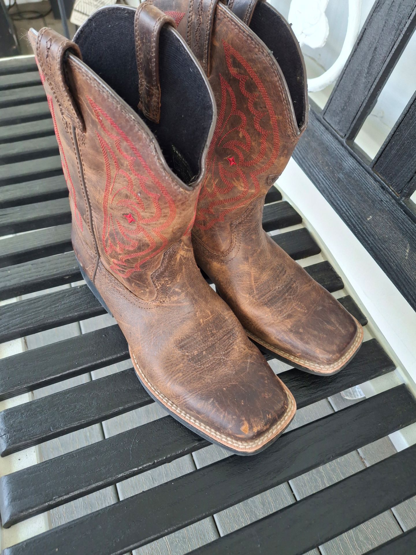Size 6 de honbre buenas condisiones marca ariat