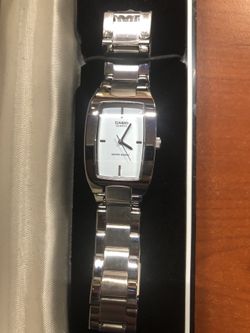 casio quartz watch / water resistant