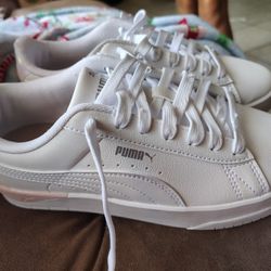 Brand New Size 5 Girls Puma Shoes