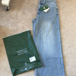 Halara wide Legged Stretchy Jeans Size Medium Petite