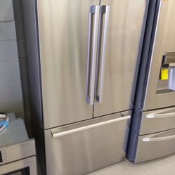 BOSCH COUNTER DEPTH FRENCH DOOR REFRIGERATOR OPEN BOX ITEM 1OU