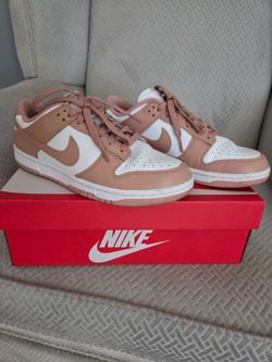 W Nike Dunk Low 9.5