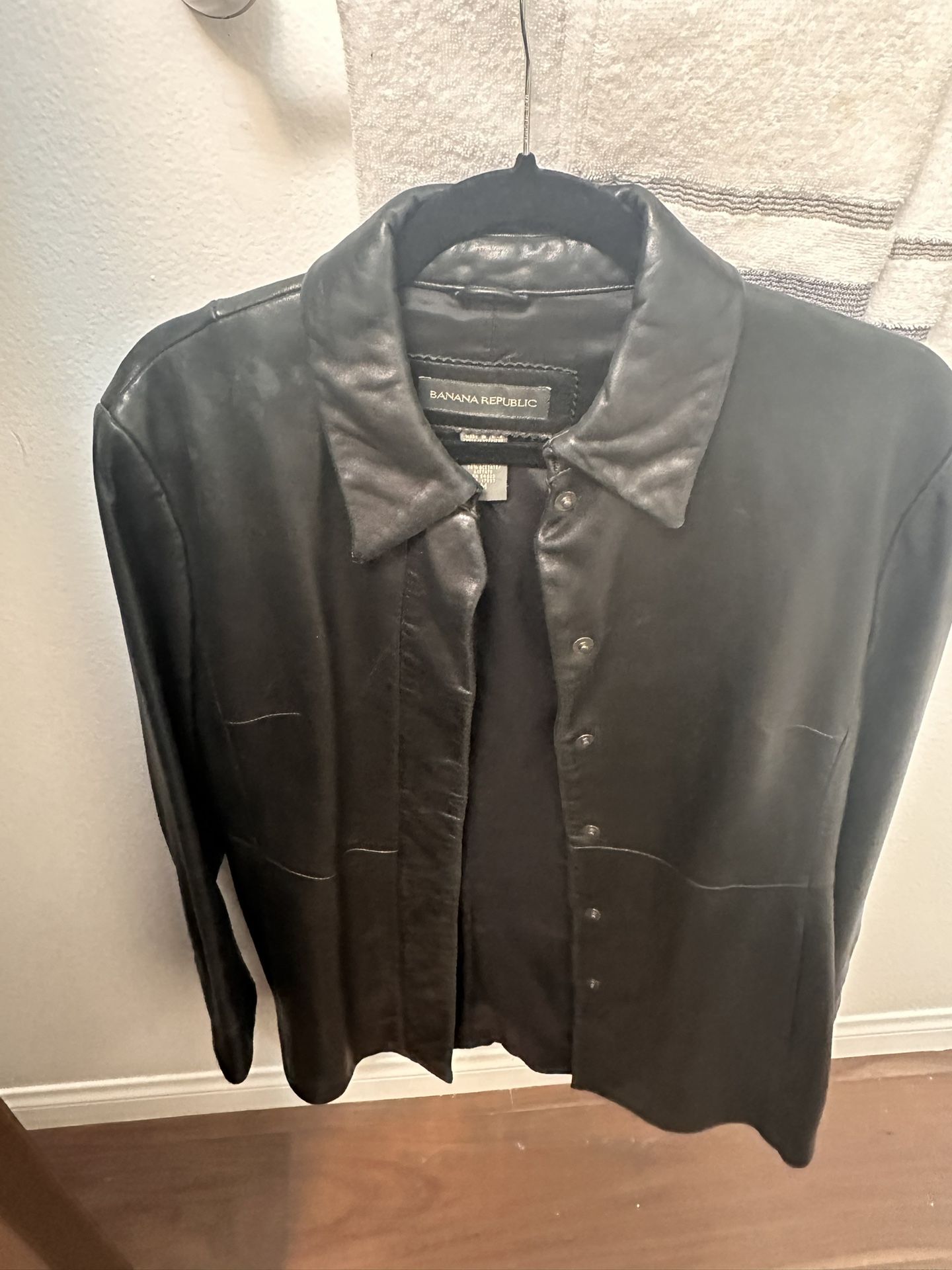 Like New Banana Republic Women’s Leather Jacket