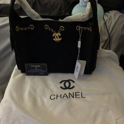Chanel 25 Suede Black Medium In Size 