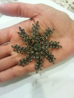 Star pin