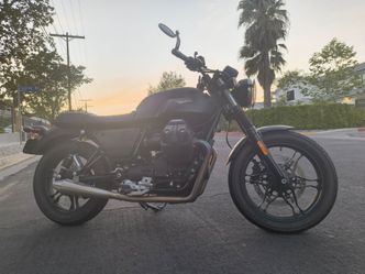 2017 Moto Guzzi Stone V7 III